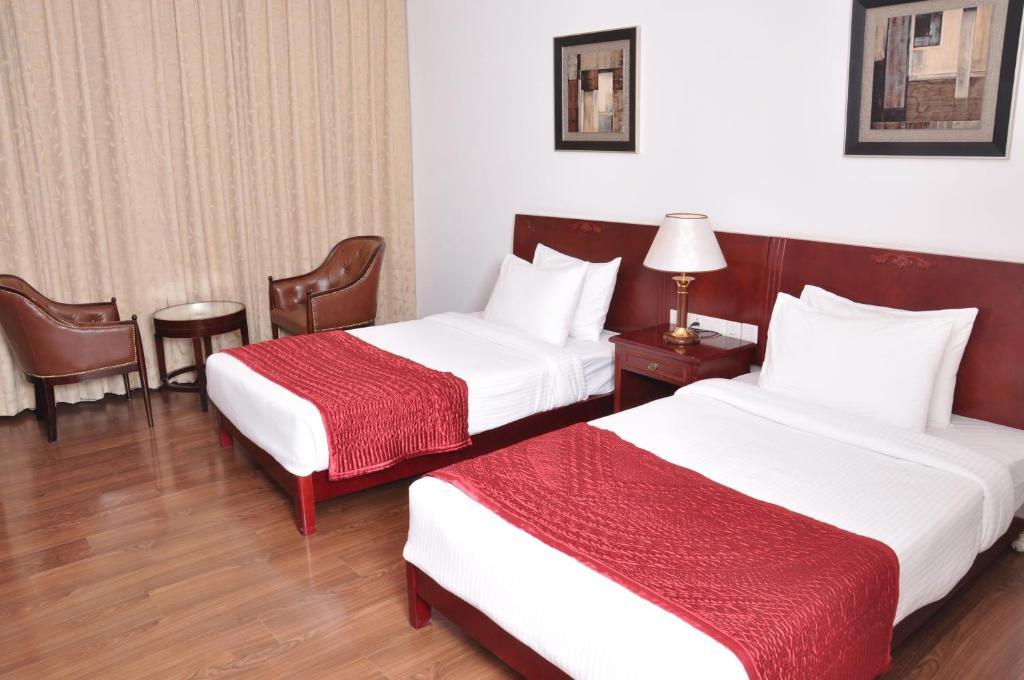 Lilywhite Hotel New Delhi Room photo